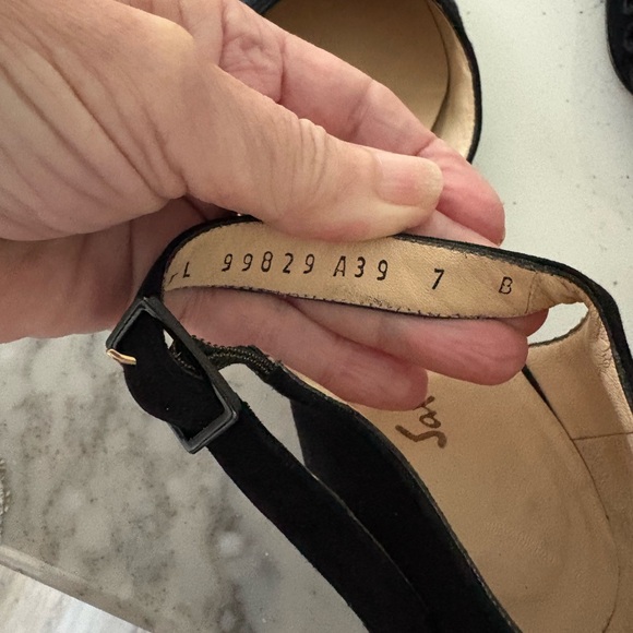 Salvatore Ferragamo boutique, black shoes, 7 - Picture 7 of 9
